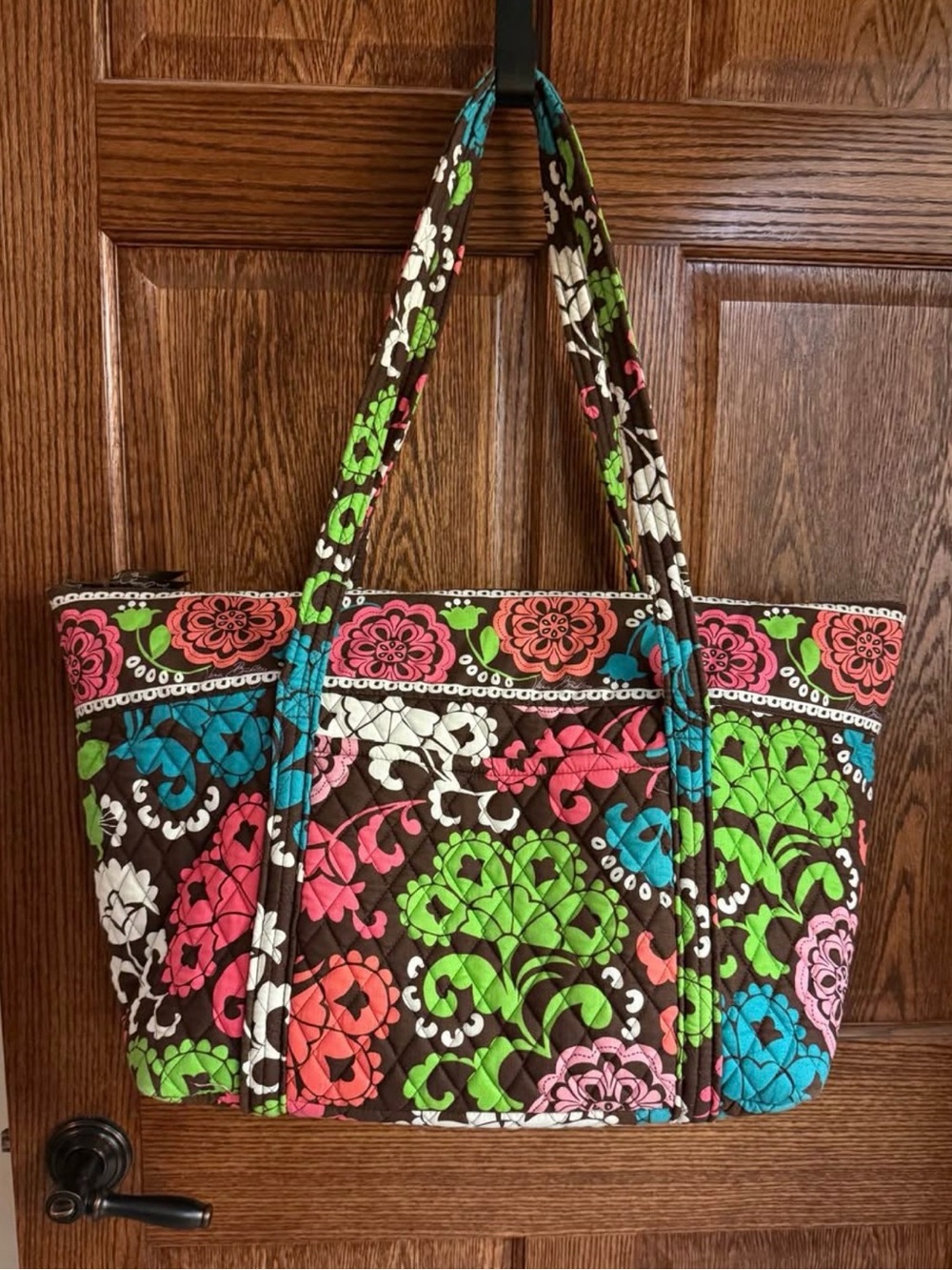 Vera Bradley• Lola-Retired Print
•Zipper Tote Bag